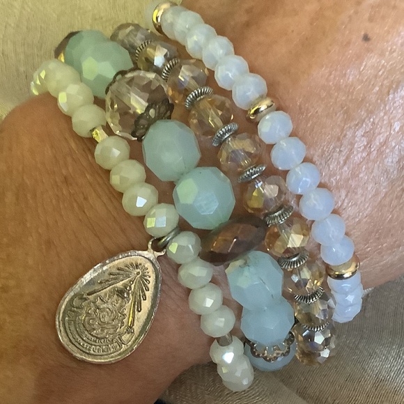 Mix of 4 bracelets - Picture 2 of 4